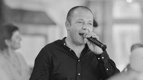 Ultima fotografie postată de tenorul Felician Mureșan, înainte să moară pe Aeroportul Otopeni! Ți se face pielea de găină